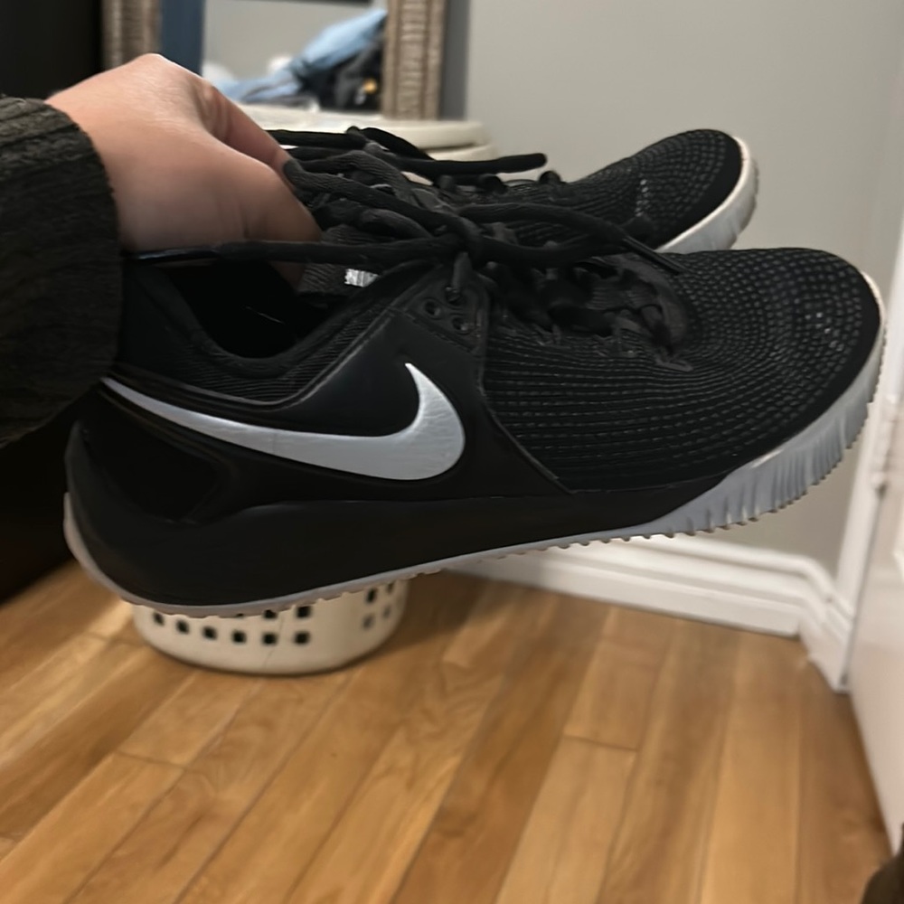 nike volleyball shoes
